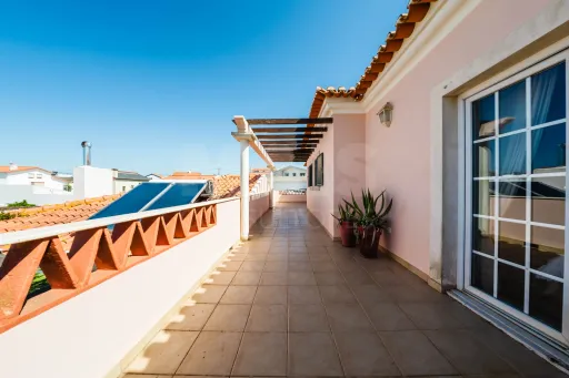 Moradia T5 em Lourinhã com Vista Mar, Piscina Aquecida e Jardim