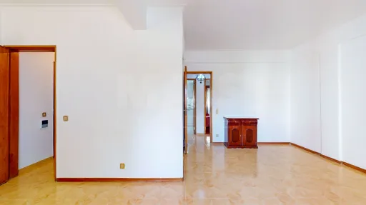 Apartamento T3 Remodelado no Centro de Oeiras | Elevador | 105 m² | Excelente Oportunidade