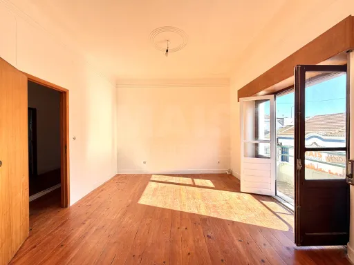 Apartamento T1+2 com terraço no centro de Samora Correia