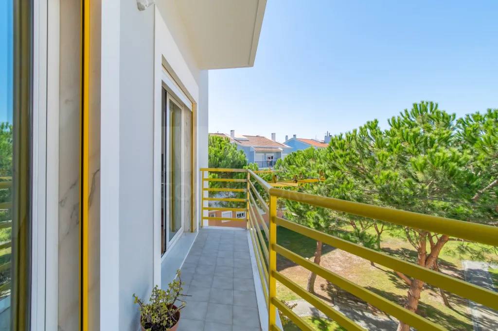 Apartamento T3 com parqueamento na Urbanização das Oliveirinhas em Samora Correia