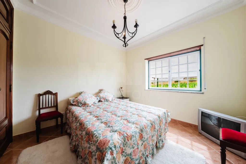 Moradia T5 com 2 Anexos em Terreno com mais de 1.400 m²