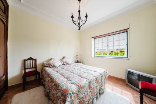 Moradia T5 com 2 Anexos em Terreno com mais de 1.400 m²
