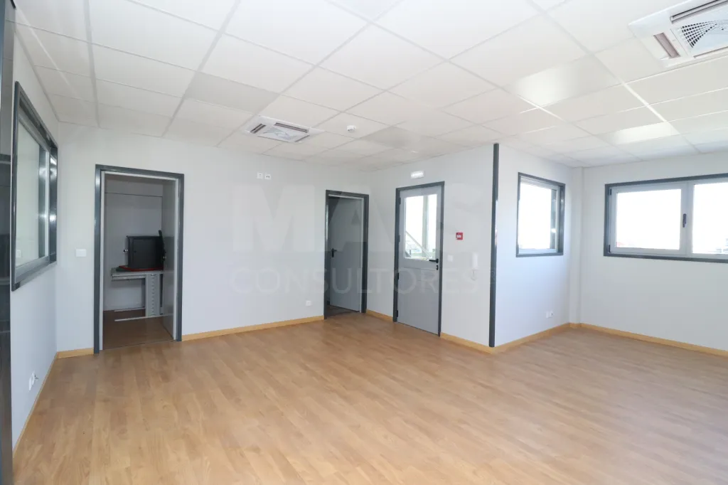 Pavilhão Industrial novo no Carregado com 624 m2 de Terreno e 312 m2 de Construção