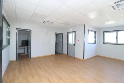 Pavilhão Industrial novo no Carregado com 624 m2 de Terreno e 312 m2 de Construção