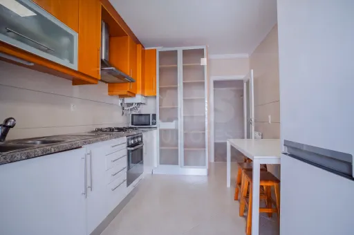 3-Bedroom Apartment in Quinta da Cutileira