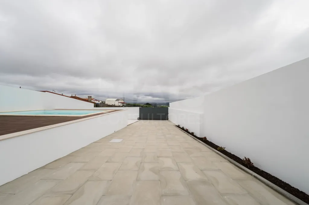 Moradia Geminada T3, Totalmente Remodelada