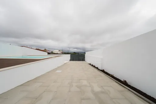 Moradia Geminada T3, Totalmente Remodelada