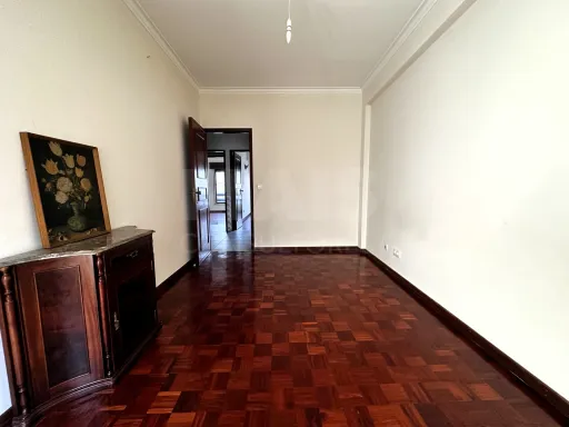 T2 Parcialmente Remodelado com Arrecadação | Brandoa