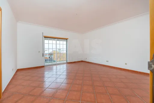 Apartamento T2 em Salvaterra de Magos com elevador, parqueamento e arrecadação