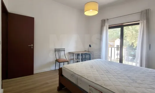 Apartamento T2 com Terraço e Potencial | Centro das Caldas da Rainha