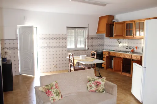 Moradia com 3 Apartamentos Independentes | Ideal AL | Perto da Praia da Areia Branca