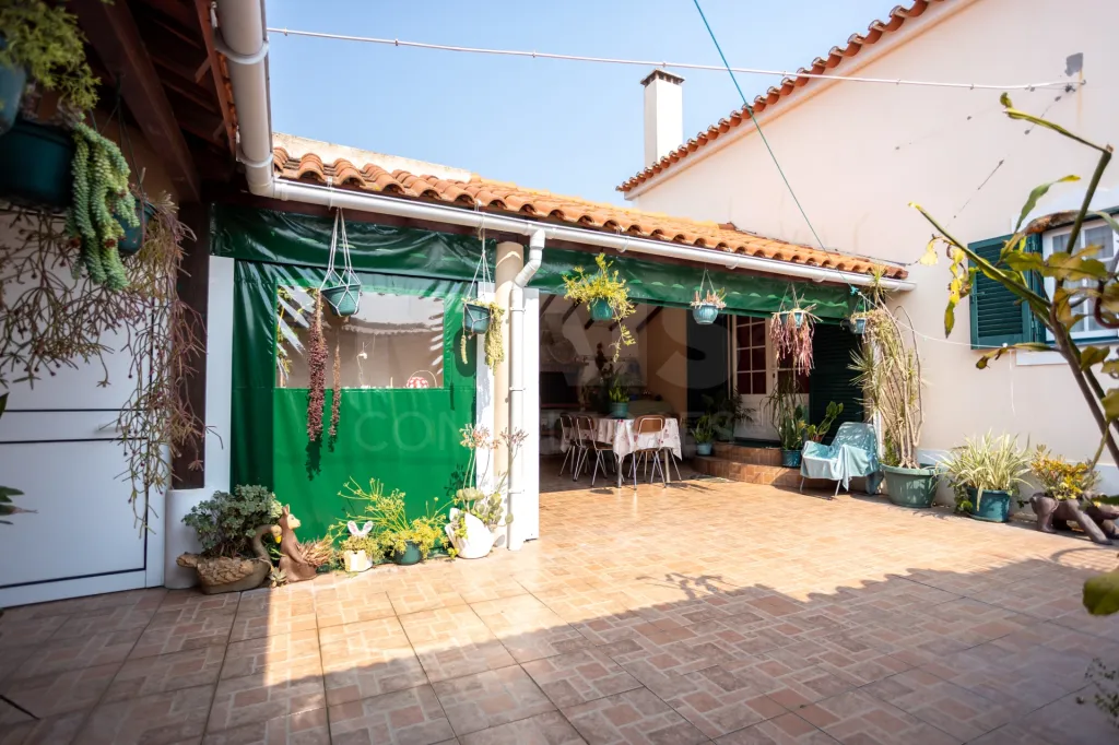 Moradia T3 isolada com Garagem na Branca