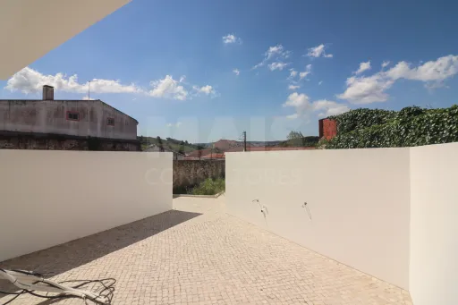 🏡 Moradia Nova às Portas de Lisboa – Conforto, Qualidade e Localização Privilegiada