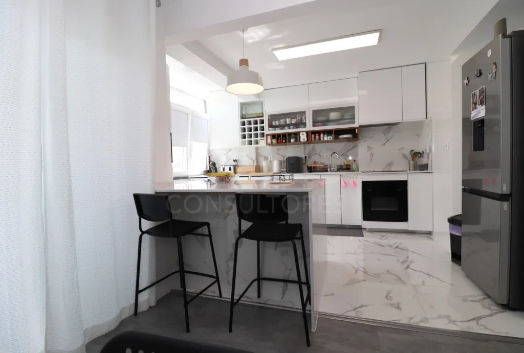Apartamento T3 Totalmente Remodelado 3º andar em Samora Correia