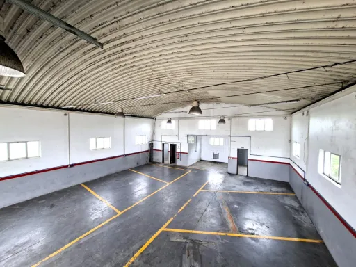 Armazém Industrial com 220m2 em Atouguia da Baleia