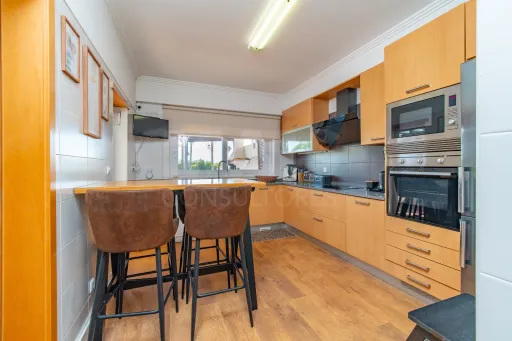 Moradia T3 totalmente remodelada no Condomínio Villas de Samorena em Samora Correia