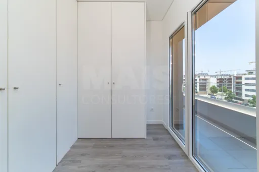 T4 Duplex com Vista Panorâmica sobre o Rio Tejo e Lisboa | Montijo