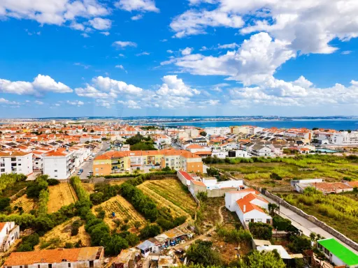 Renovated 1-Bedroom + 1 Apartment with Terrace, Comfort, and Quality | Peniche
