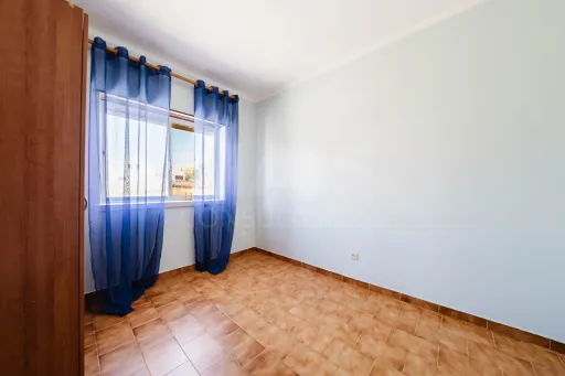 2-Bedroom Apartment with Private Backyards and Garage, 900 m from São Bernardino Beach