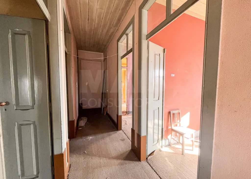 Prédio de uso Misto com 5 Pisos e 2 Frentes  na Baixa de Coimbra – 2 entrada independentes