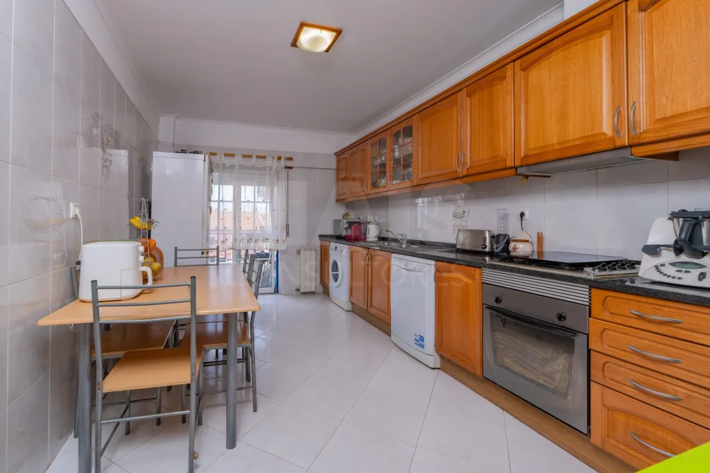 Apartamento T1 com parqueamento em Samora Correia