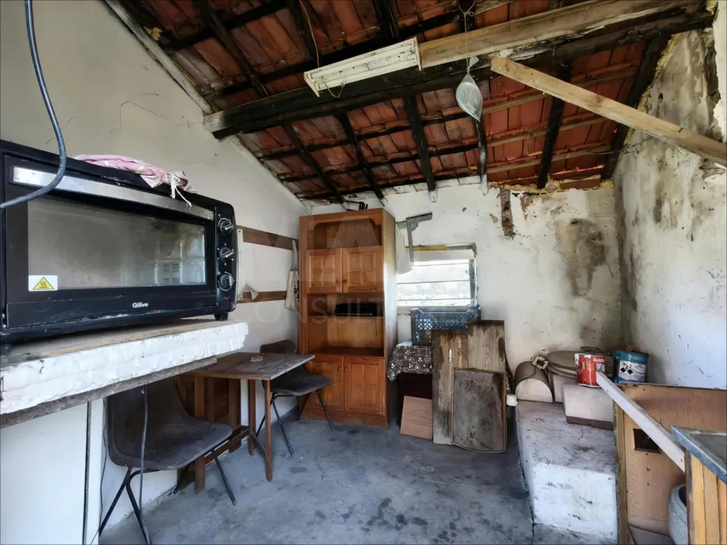 Moradia T2+1 c/ Anexo & Armazém em Lote de 7.600m2