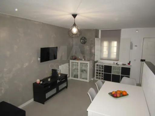 Moradia T2 com Sótão Forrado e Espaço Exterior