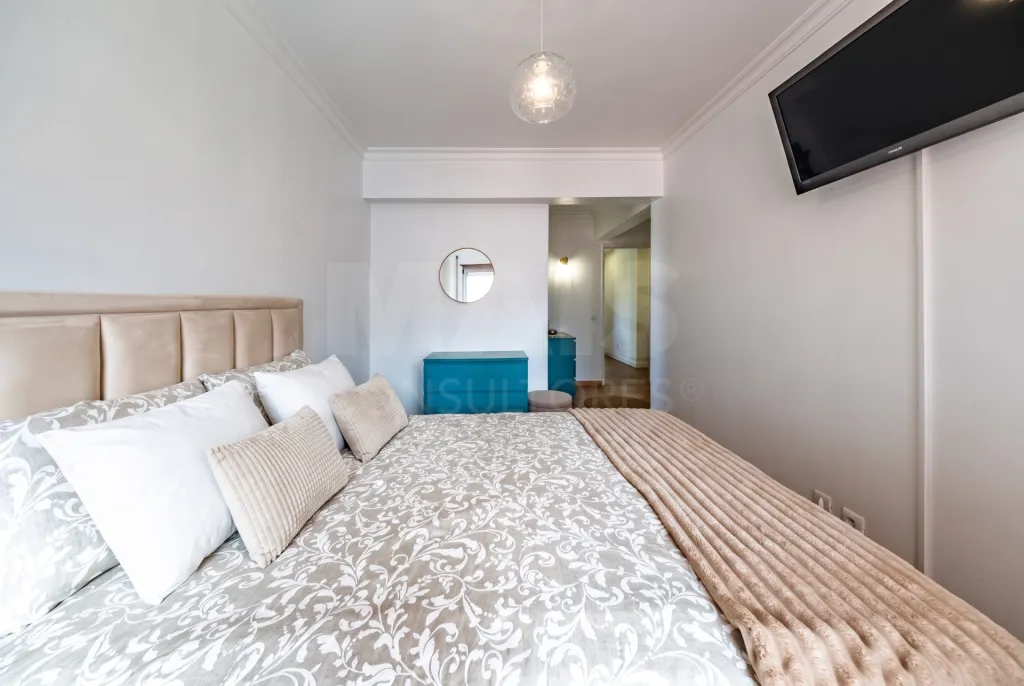 Apartamento T3 Renovado com Garagem Box – Cidade Nova, Caldas da Rainha