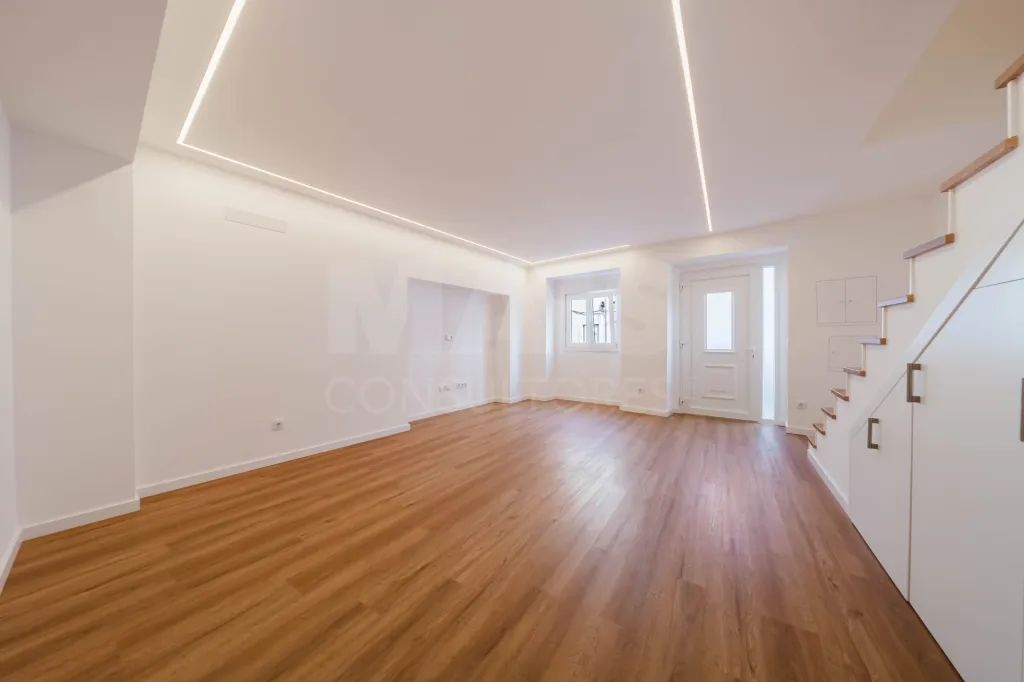 Moradia totalmente remodelada no coração de Peniche!