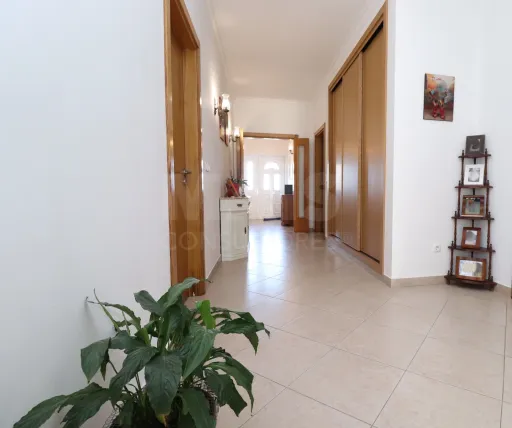 Moradia Térrea T4 Isolada, com Terreno e Garagem Samora Correia
