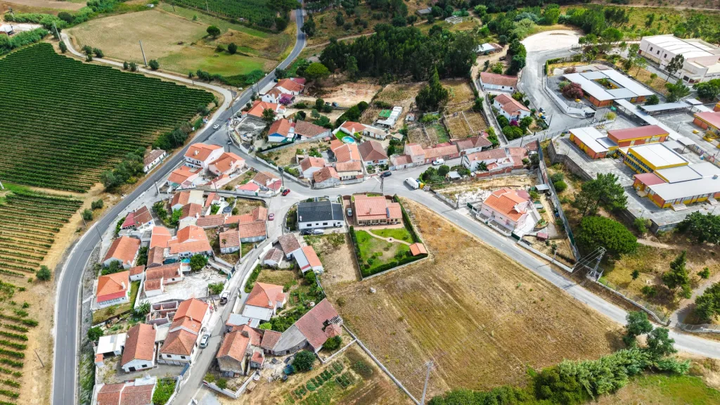 Moradia T1 para remodelar no Maxial | Torres Vedras 🏡