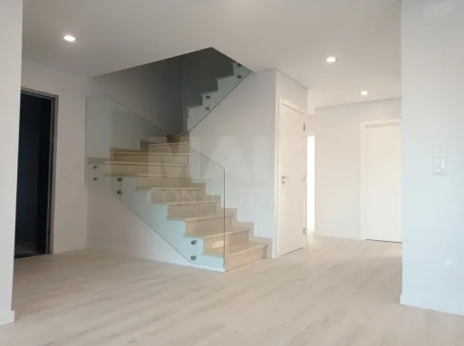 5 bedroom duplex apartment in Montijo