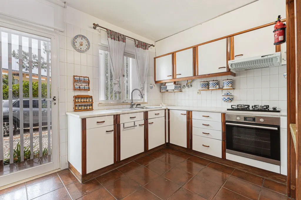 Moradia Contemporânea com terreno 700m2 em Soltroia – Próxima da Praia