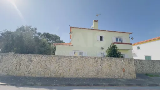 Exclusiva Moradia T4 com Jardim Privativo e Garagem | A minutos da Praia da Foz do Lizandro e da Ericeira