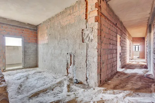 Prédio com projeto aprovado para 8 apartamentos em Peniche