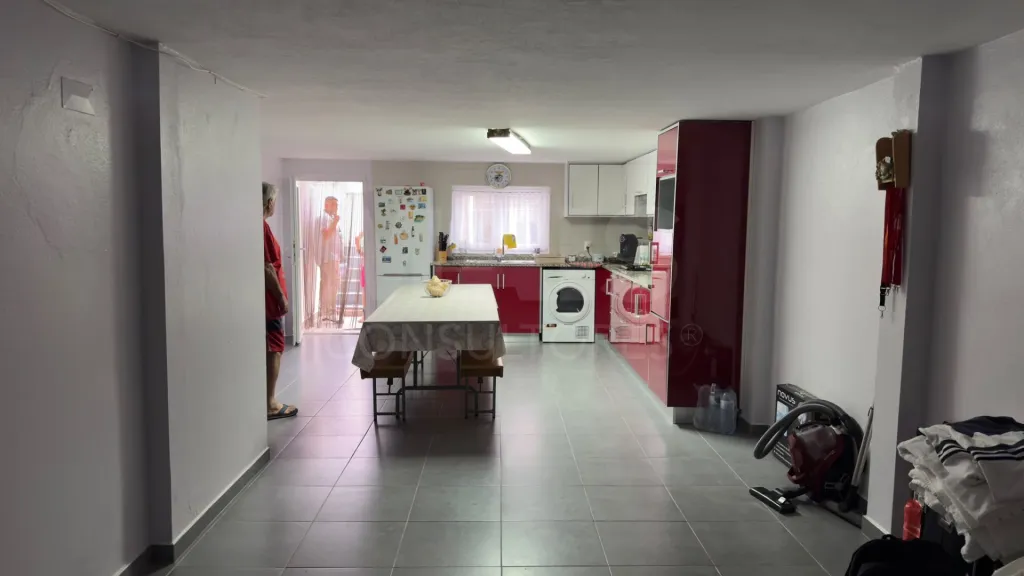 Apartamento T2 com Garagem e Logradouro em Atouguia da Baleia