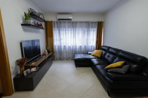 Refurbished T2 in Bairro da Covina with river view