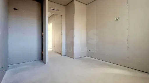 Moradia Térrea T4 com Suite Master, Piscina de Água Salgada, Garagem e Acabamentos Premium !