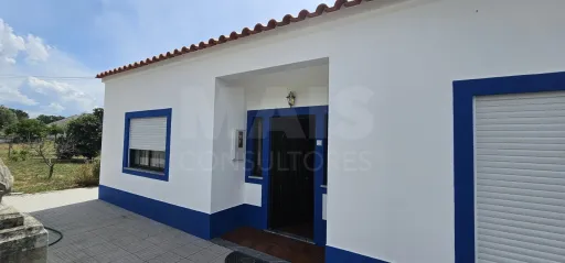Moradia Térrea V3 com terreno urbano de 3780m2 no Alentejo