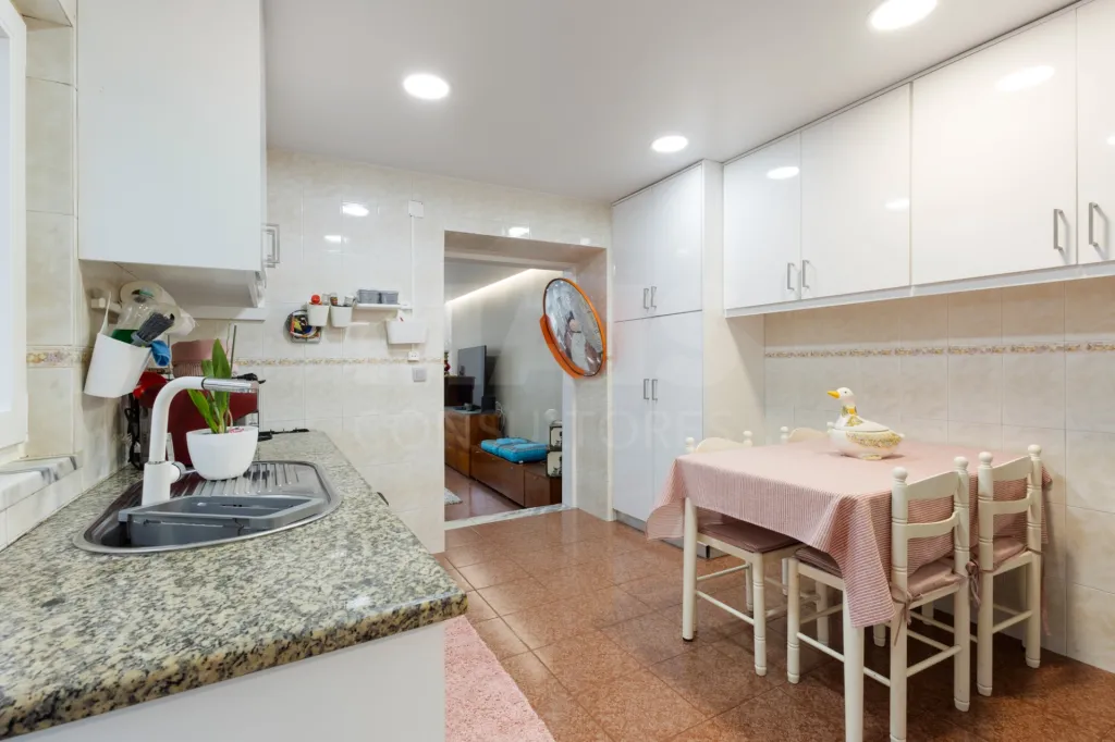 Andar de Moradia T2 Totalmente Remodelado a menos de 10 Minutos das Praias de Peniche