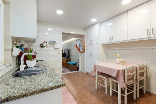Andar de Moradia T2 Totalmente Remodelado a menos de 10 Minutos das Praias de Peniche