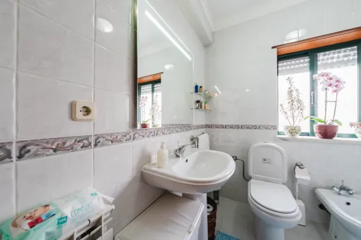Apartamento T3 na Encosta do Sol — Espaço, Conforto e Excelente Exposição Solar