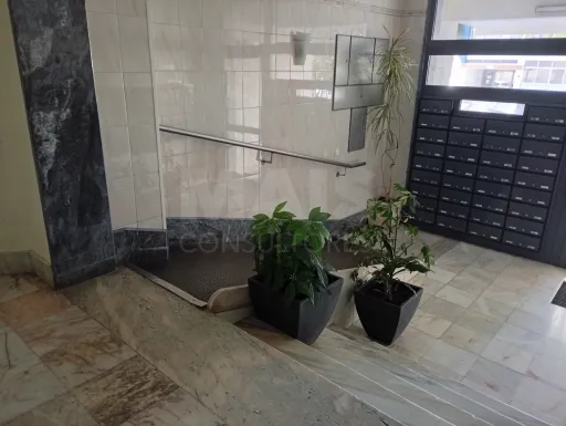 Apartamento com 4 assoalhadas e prédio com elevador