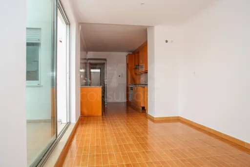 Amplitude e Conforto no Centro de Sobral de Monte Agraço Apartamento T2 Com Terraço