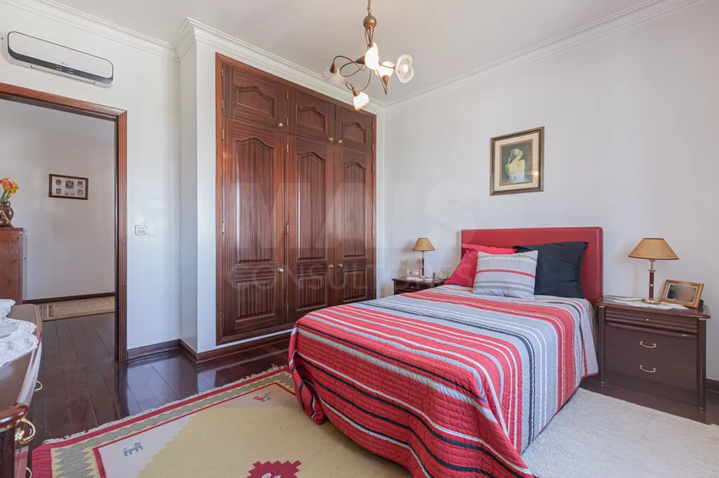 🏡✨ Moradia T4 em Alenquer com Piscina e Espaço de Convívio ao Ar Livre!