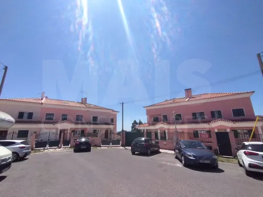 Moradia em Albarraque – A Oportunidade de Criar a Casa dos Seus Sonhos!