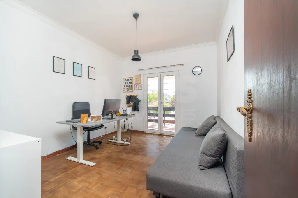 4-Bedroom House in Downtown Samora Correia