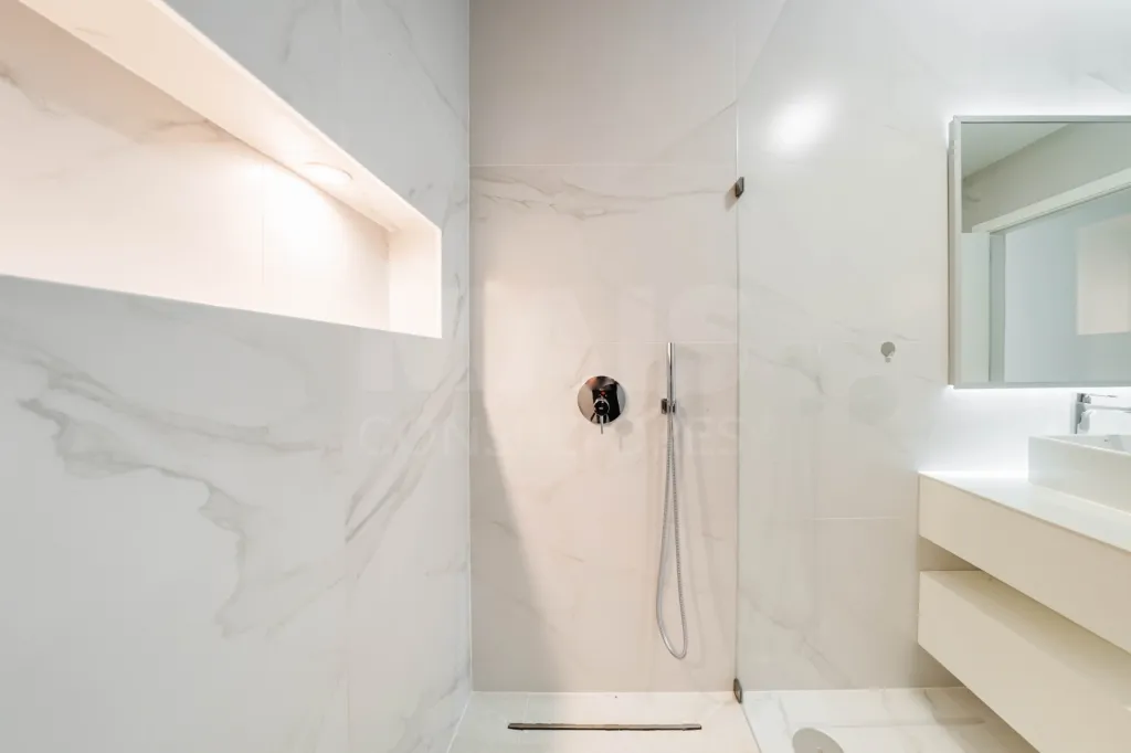 Moradia Contemporânea de Luxo com Vista Barragem, Piscina e 3.000m² Urbanos | Peniche