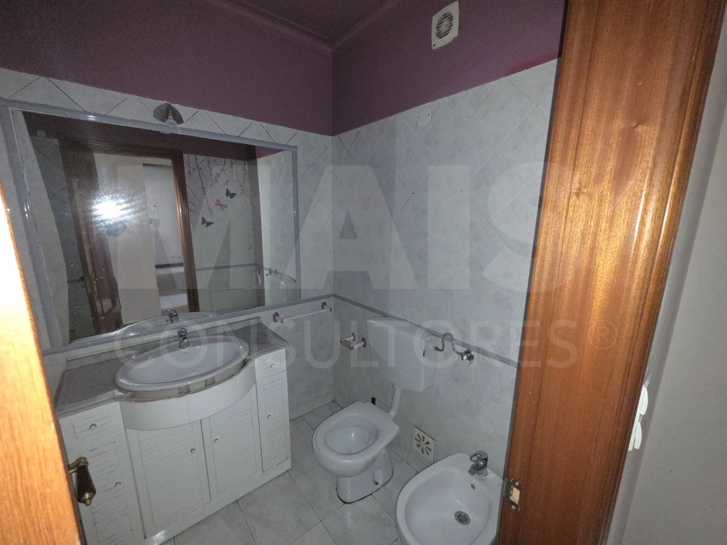 🏠 Apartamento T3 Estratégico no Carregado – Conectividade e Comodidade