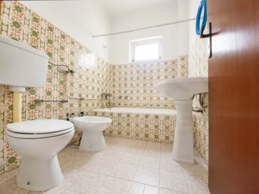 Moradia Bi Familiar inserida num lote de Terreno 1785 m2 em Canha